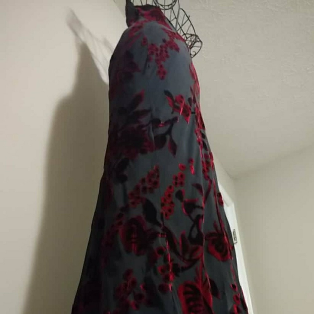 "Mannequines" Silk Black/Red Floral Dress